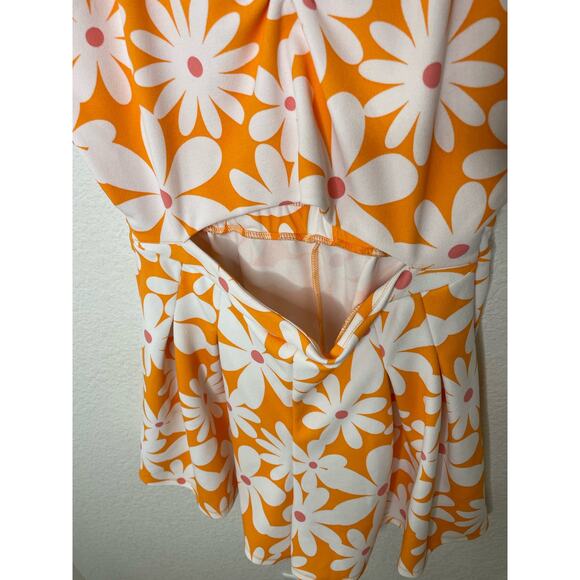Madden NYC orange Floral Romper Stylish And Comfortable Women's size large - Picture 7 of 7